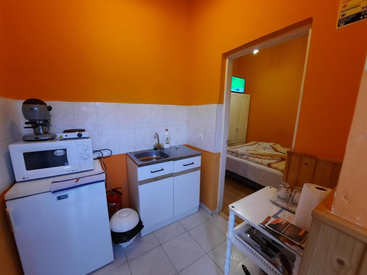 Gloria Apartman Gyula Bagian luar foto