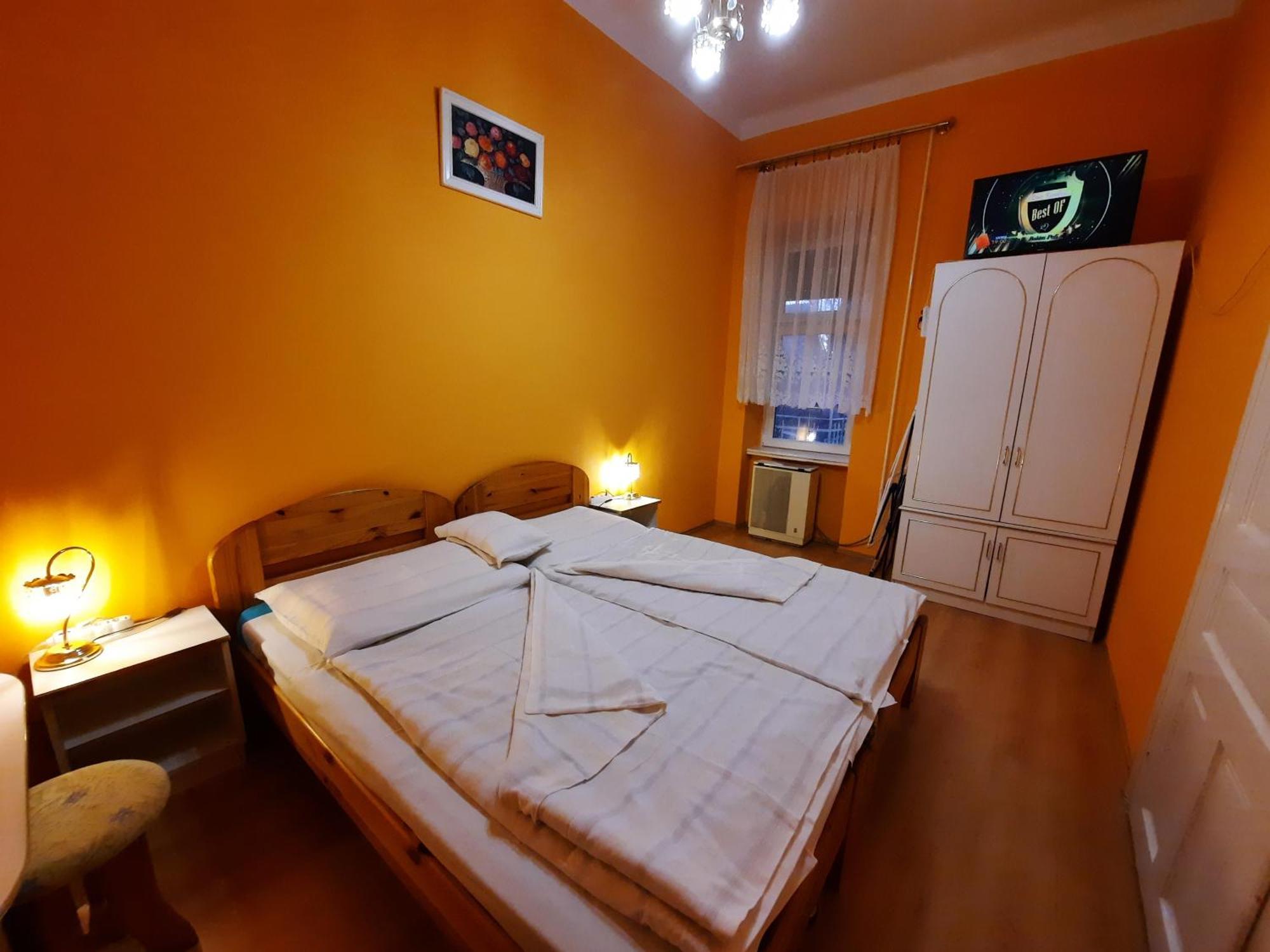 Gloria Apartman Gyula Bagian luar foto