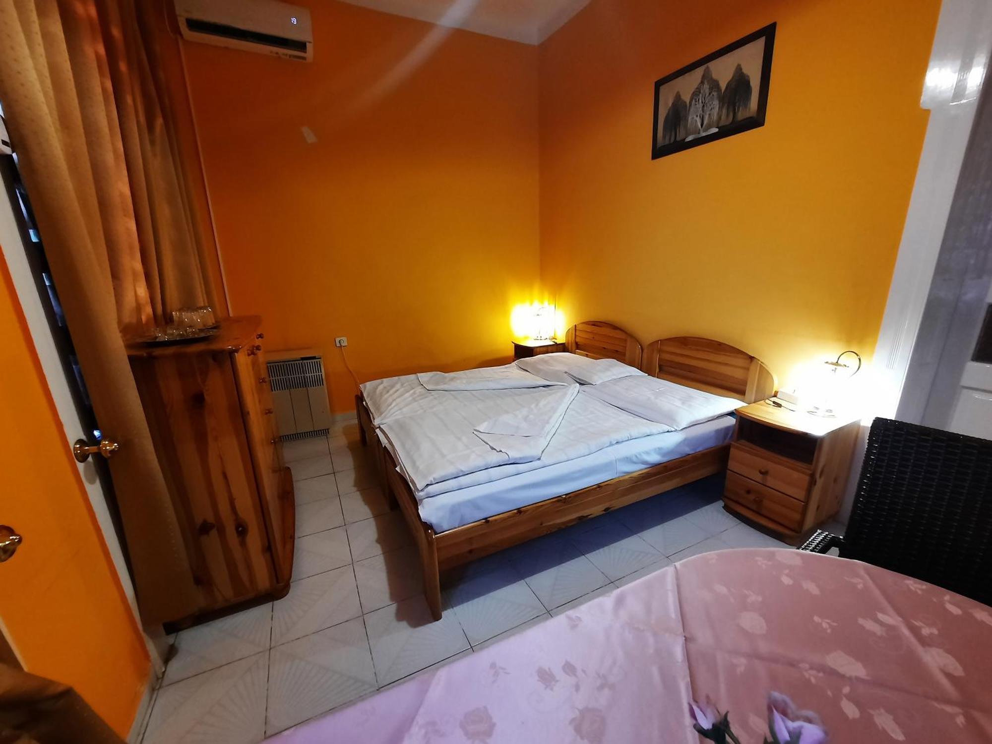 Gloria Apartman Gyula Bagian luar foto